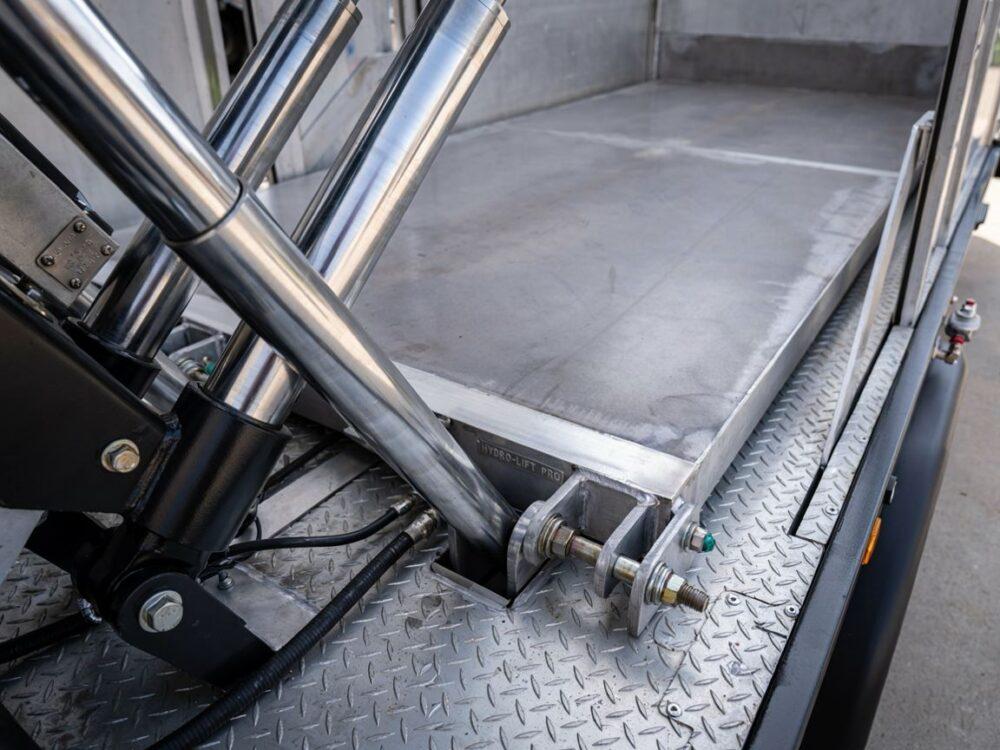 mechanizm zsypu w podłodze przyczepy