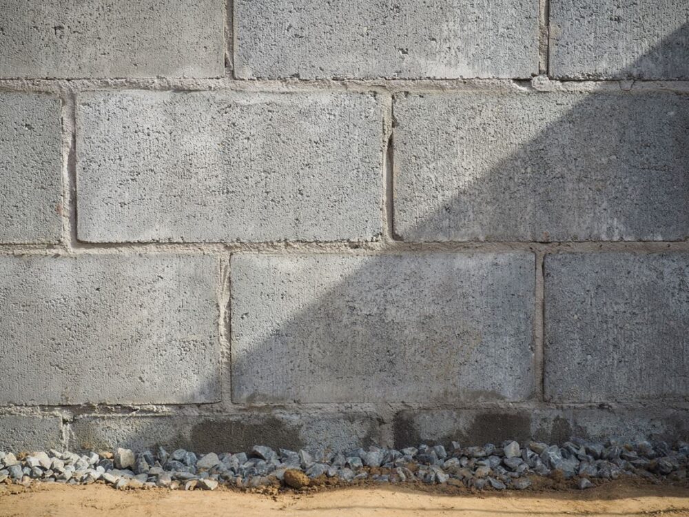 mur fundamentowy z betonu