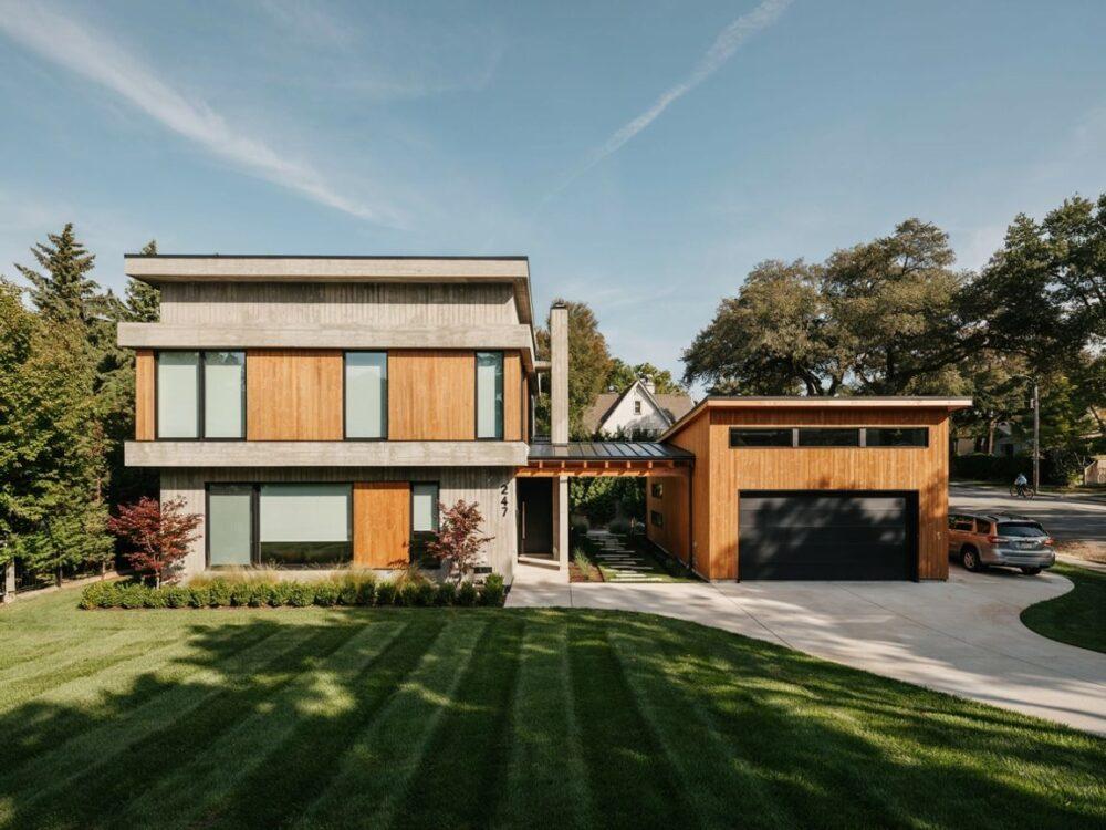 wejście między domem a garażem